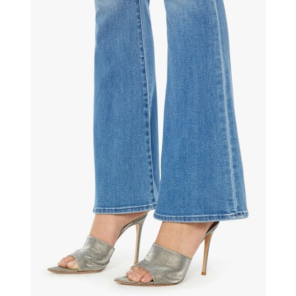 New MOTHER The Weekender Jeans Mid Rise Flare in Layover Wash Blue 25 - Picture 14 of 15
